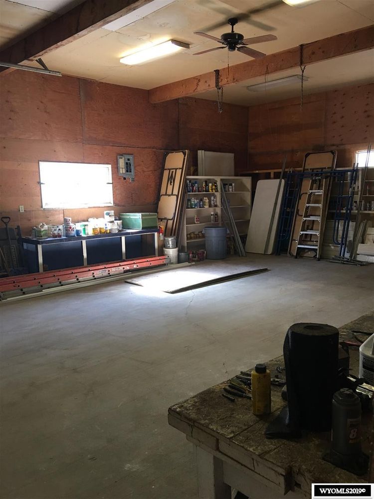 305 Lakeview Dr, Mills, WY 82604